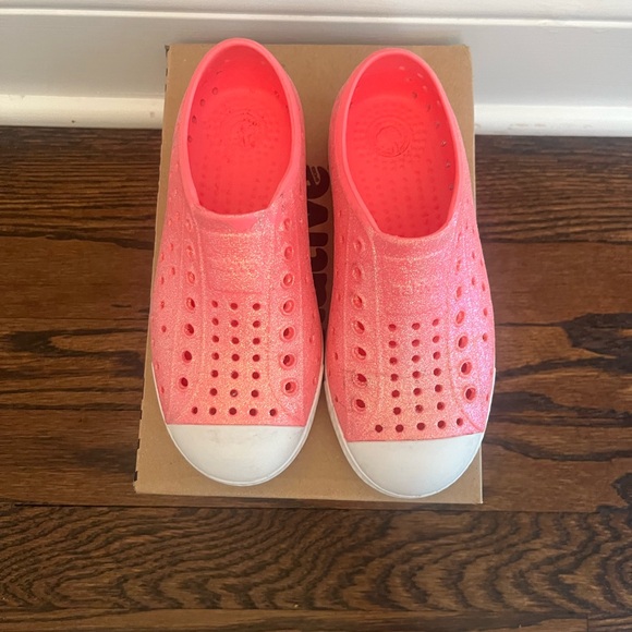 Native size 12 girls Jefferson Bling - Picture 2 of 6